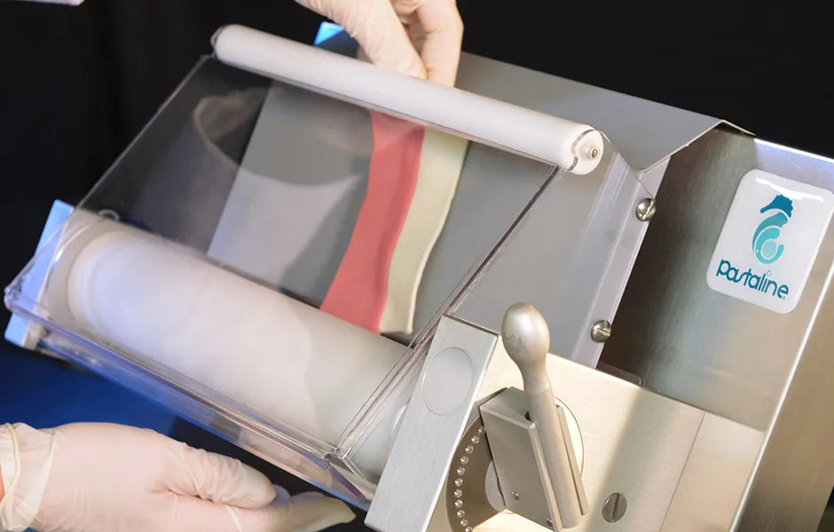 Made in Italy Electric Dough Sheeter Pastaline Maxy Sfogly Roller Machine for Icing, Marzipan and Puff Pastry
