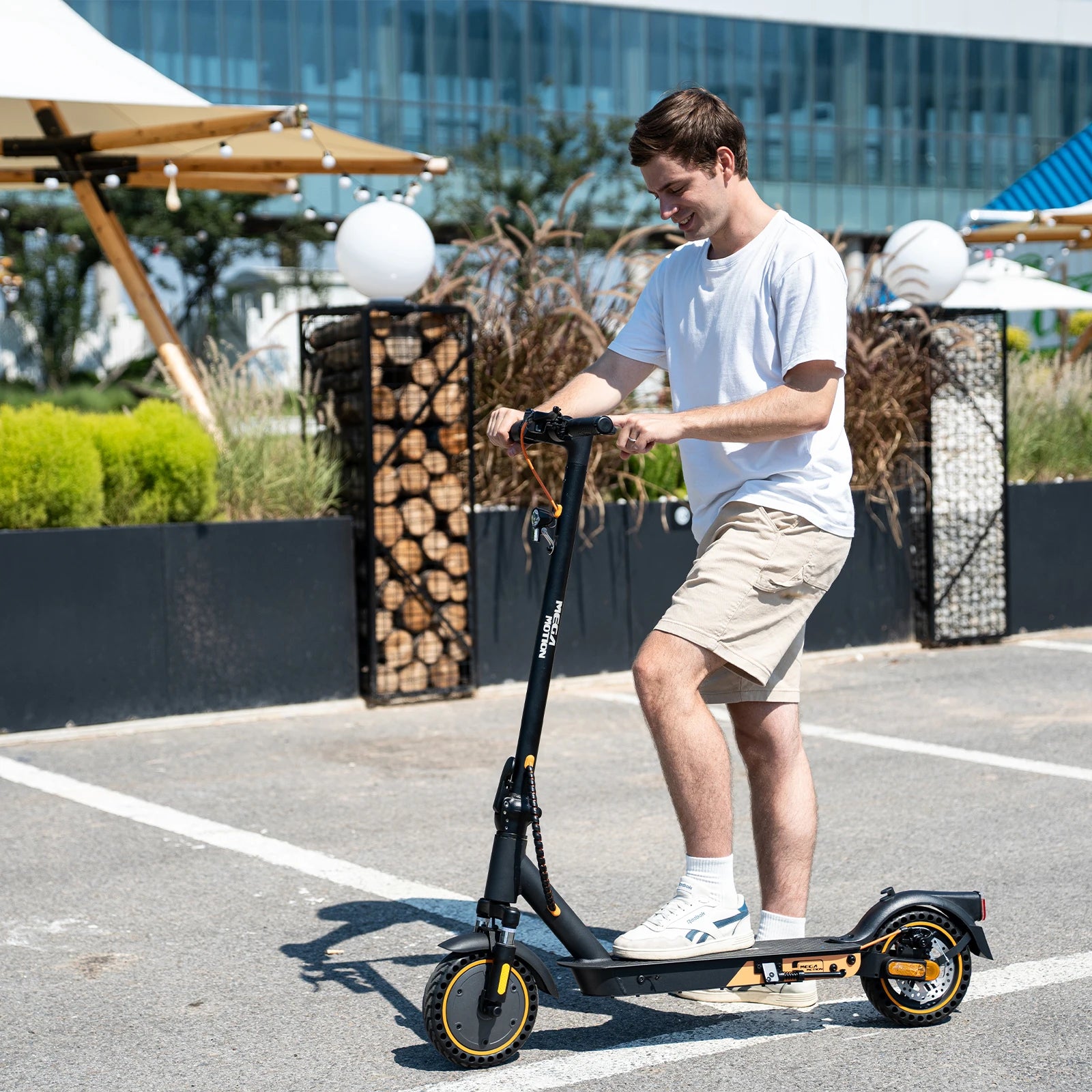 Mega Motion EV85F ABE App-Controlled Electric Scooter 8.5-Inch Foldable Unisex E-Scooter High Two-Wheel Portable Mobility CE