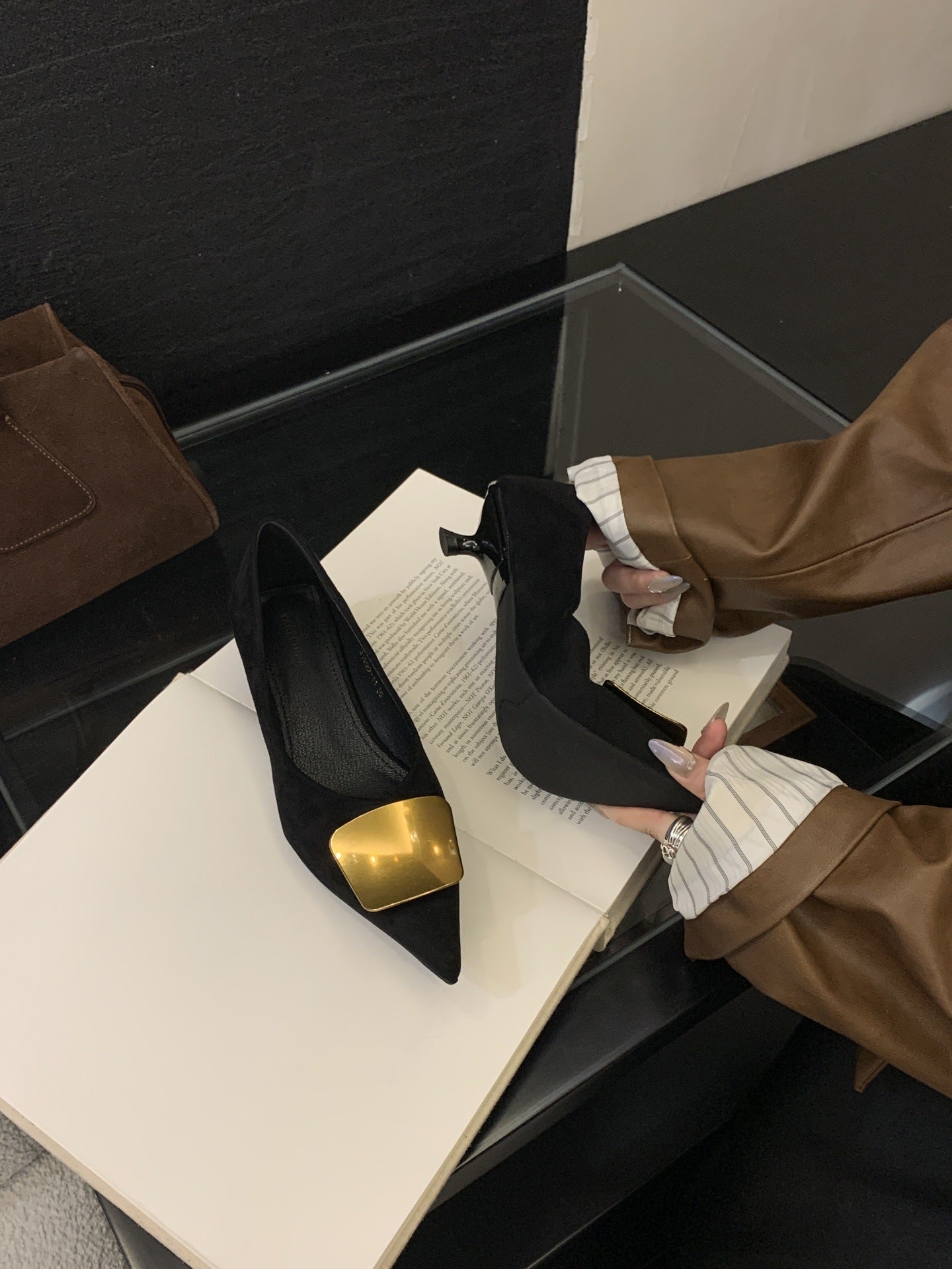 Ready Stock, Dropshipping Available~ Soft-Soled Suede Flat Mary Jane Shoes, French-Style Pointed Toe Stiletto Shoes