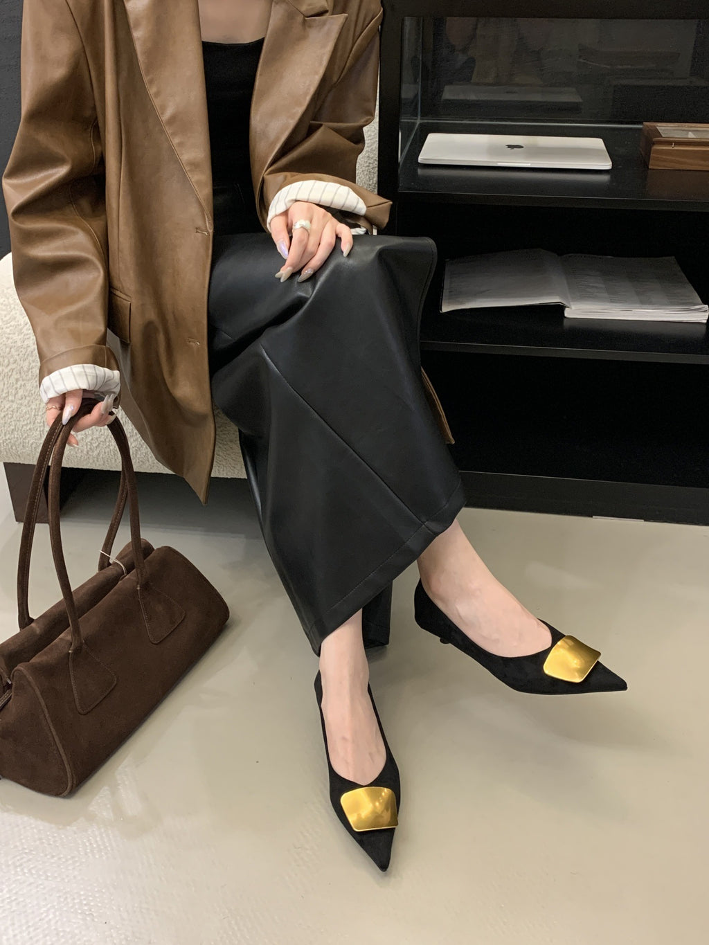 Ready Stock, Dropshipping Available~ Soft-Soled Suede Flat Mary Jane Shoes, French-Style Pointed Toe Stiletto Shoes