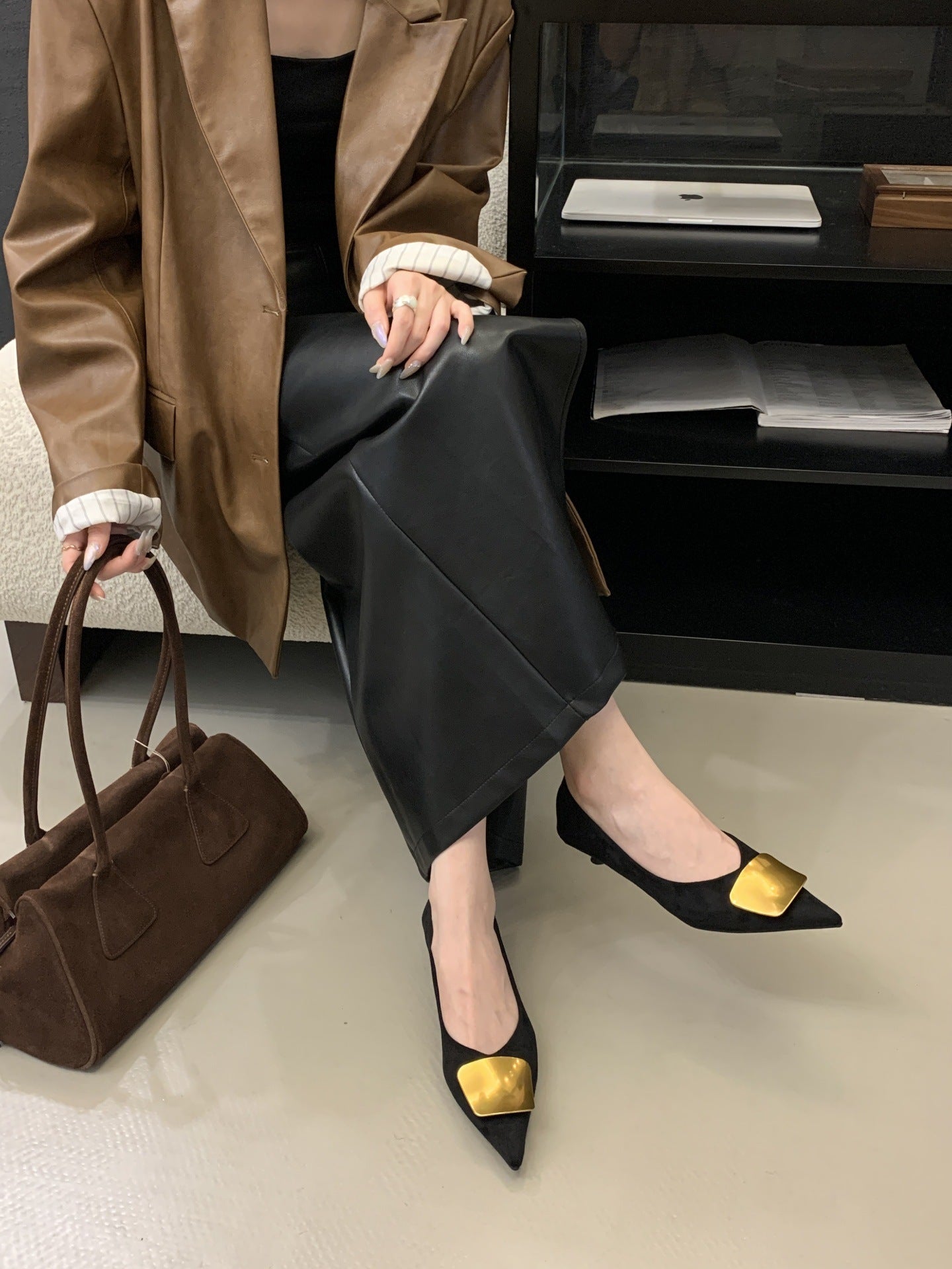 Ready Stock, Dropshipping Available~ Soft-Soled Suede Flat Mary Jane Shoes, French-Style Pointed Toe Stiletto Shoes