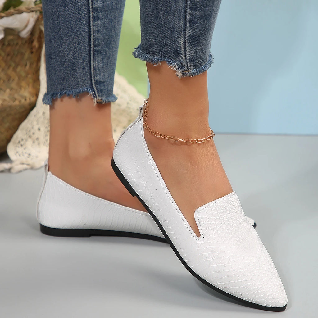 French retro pointed flat shoes 2025 women's large soft sole comfortable spring and summer slip-on casual small leather shoes