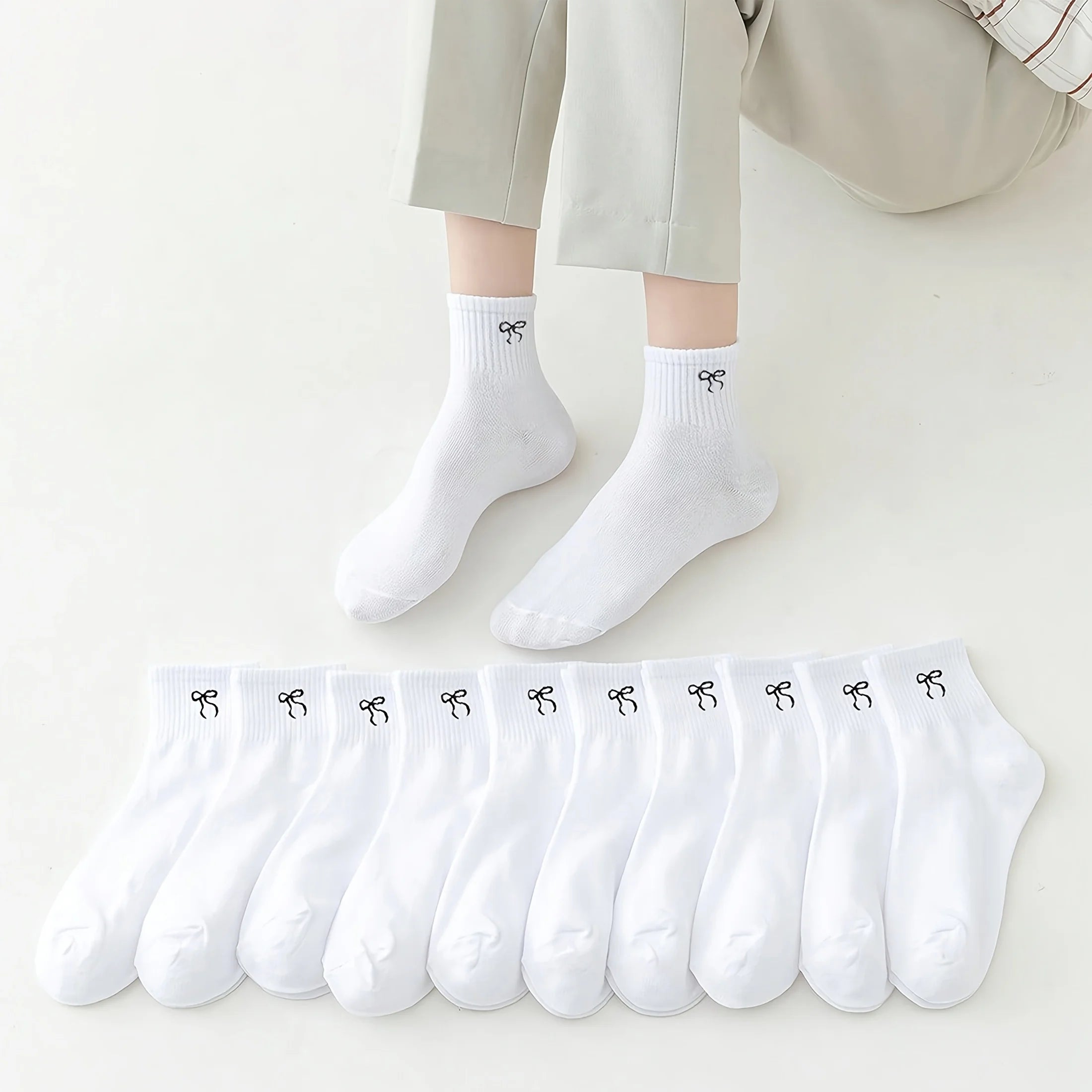 8 Pairs of Socks in Random Mixed Colors, Simple Solid Color Children's Socks, Trendy and Versatile Mid-Calf Socks with Bow Pattern, Suitable for Casual Daily Life
