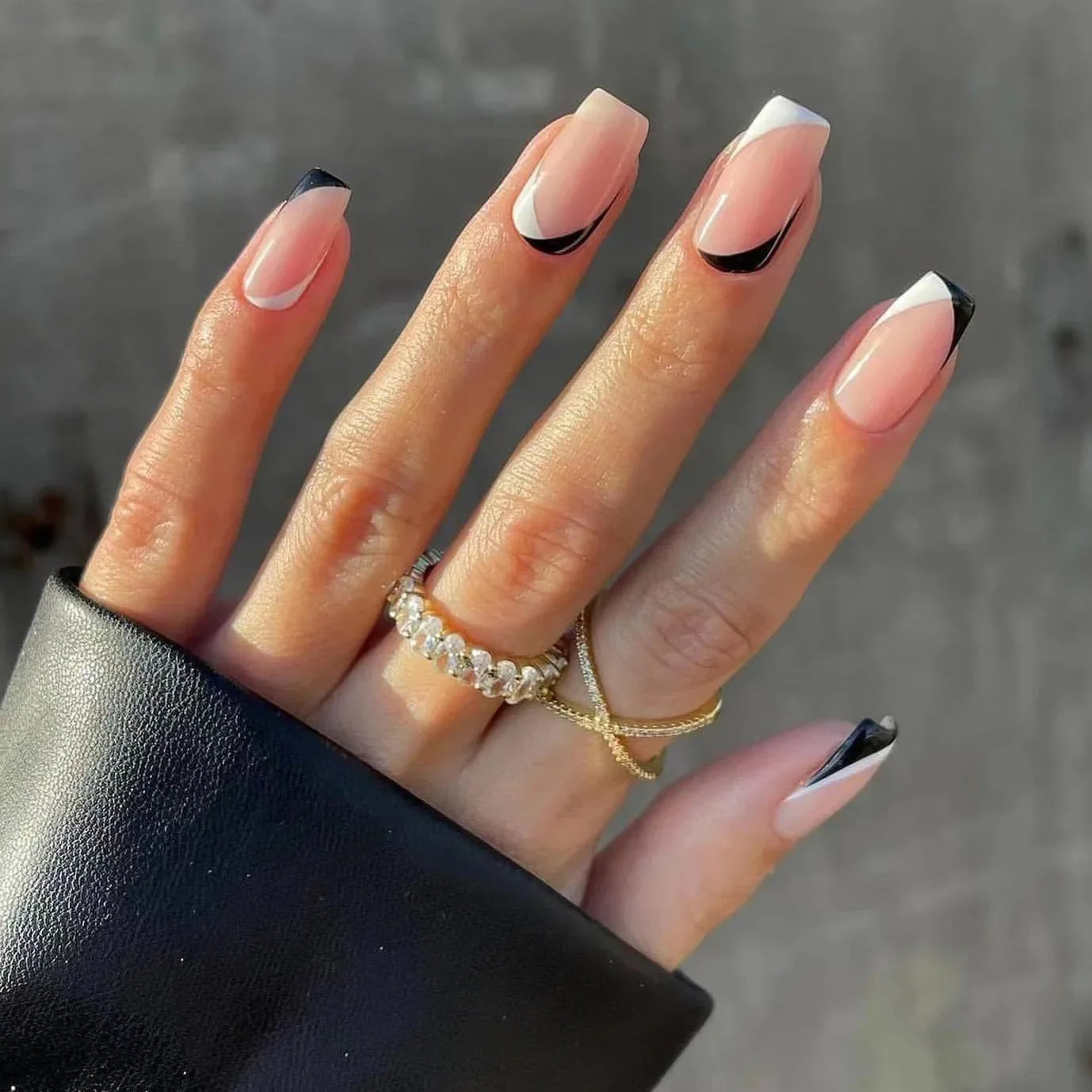 24Pcs/Set Love Ballerina Press on Nails Sets Free False Nails Adhesive Full Cover Artificial Art Fake Nail Professional Material