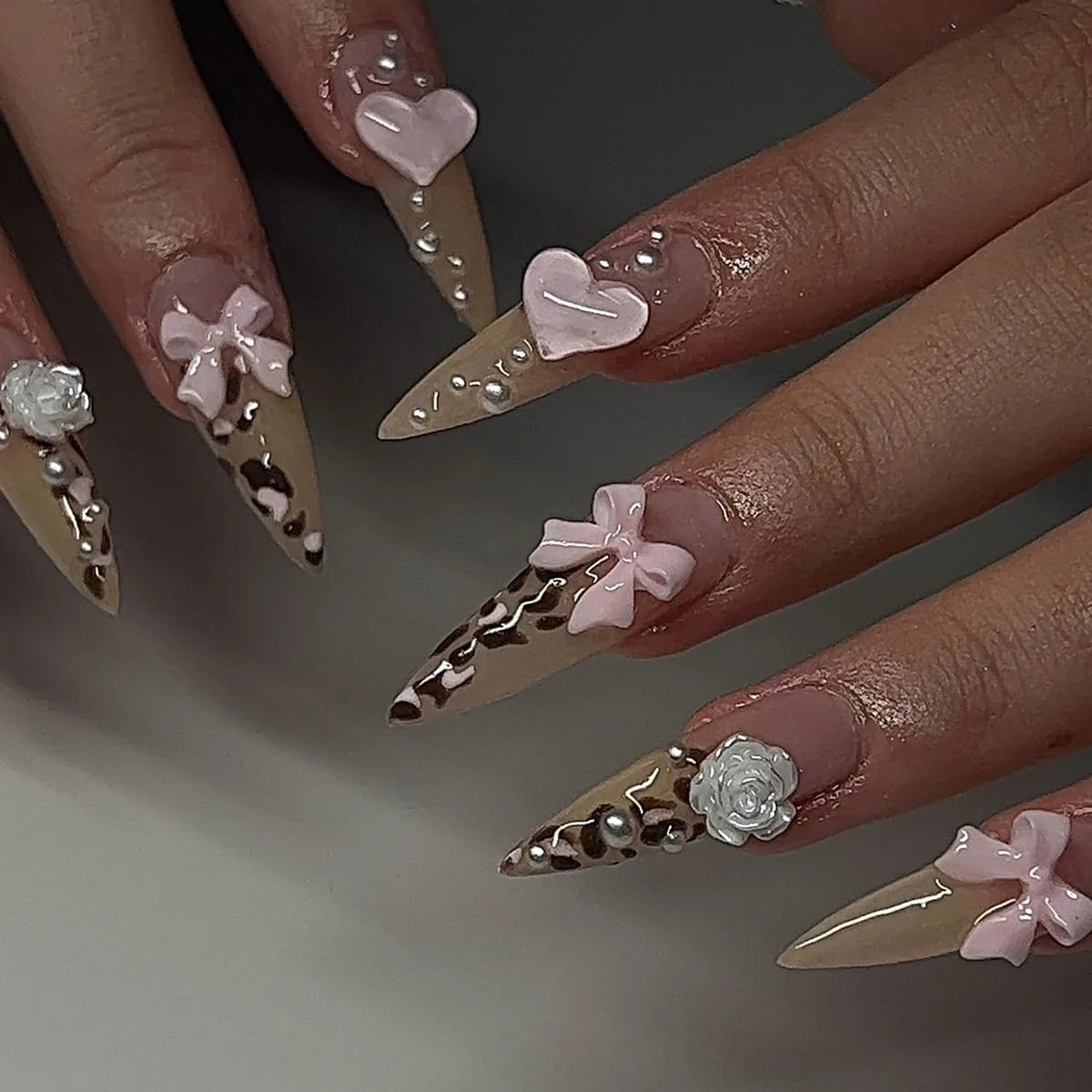24pcs y2k Sliver Cool Fake Nails Goth Style 3D False Nail Patch Lady Women Wearable Detchable Artificial Nails Patches for Girls