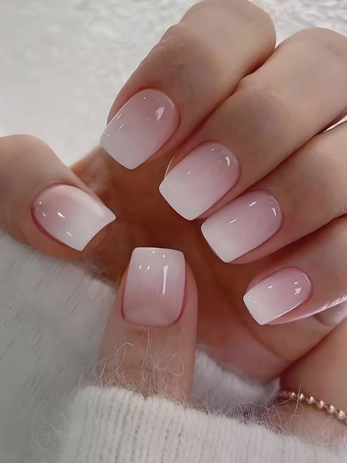 24Pcs Naked Pink French White Side False Nails Short Simple Nail Beauty Press on Fake Nails Full Cover Artificial Nails Tips