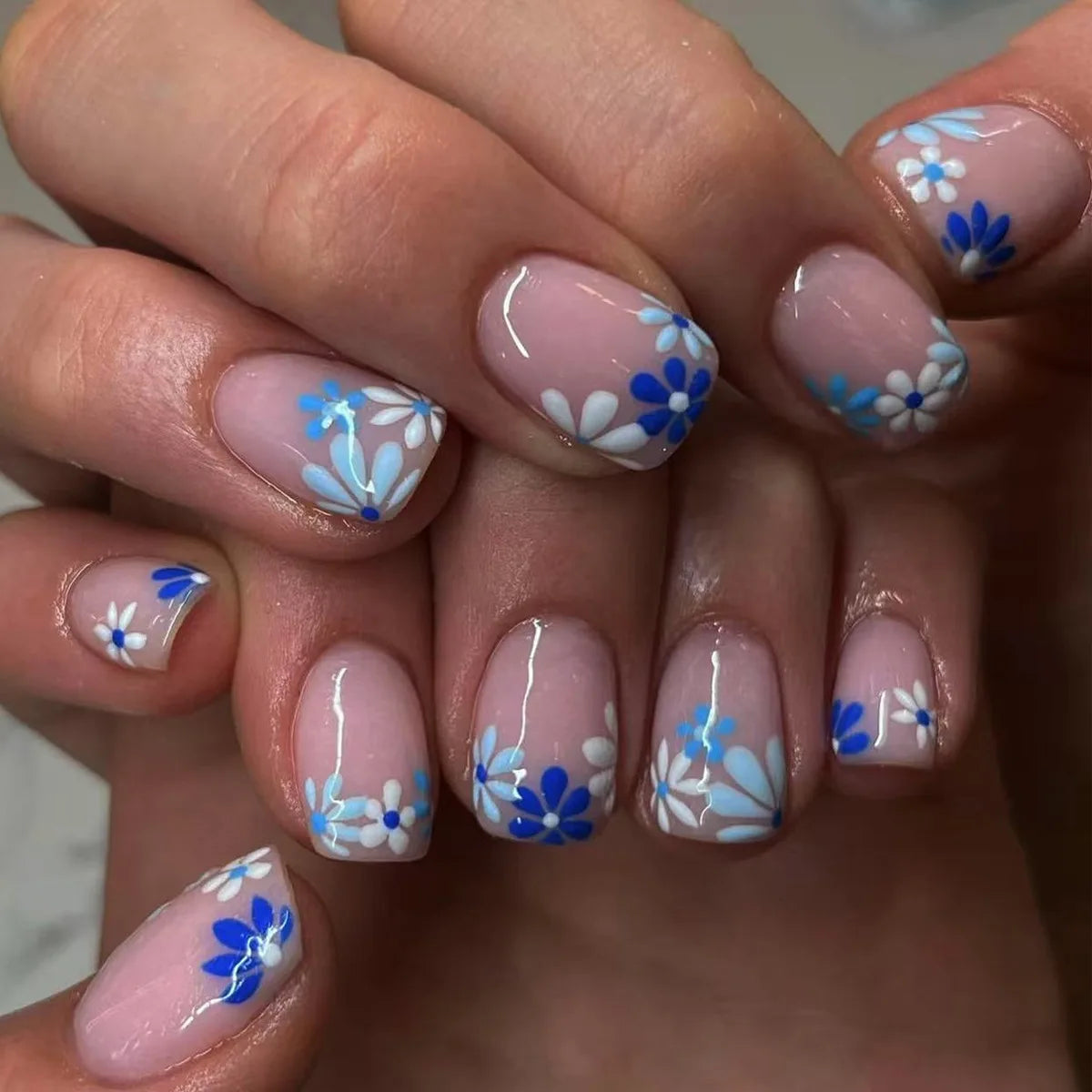 24pcs Blush Pink Press On Nails White French Style Short Square False Nail Tips Camellia Flower Design Sweet Cool Fake Nail Tips
